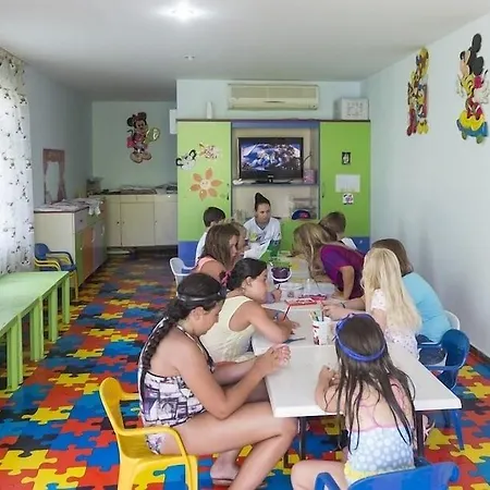 Готель Sandy 4*